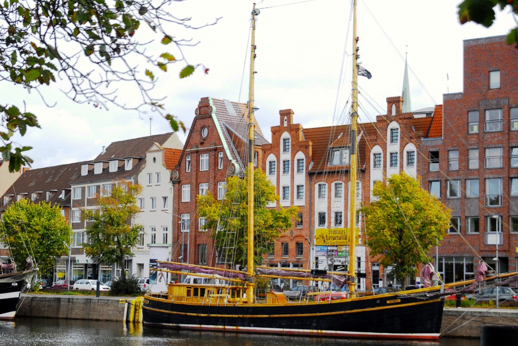 Lübeck Museum Harbor jigsaw puzzle in Street View puzzles on TheJigsawPuzzles.com