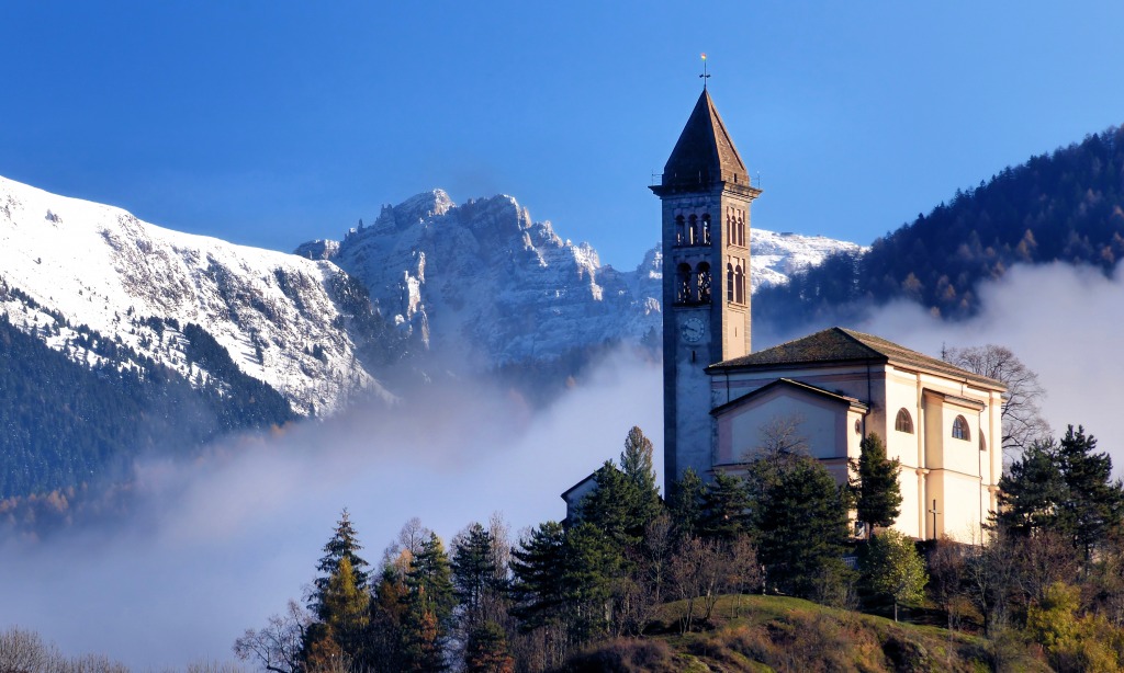Eglise de montagne dans les Alpes Italiennes jigsaw puzzle in Magnifiques vues puzzles on TheJigsawPuzzles.com