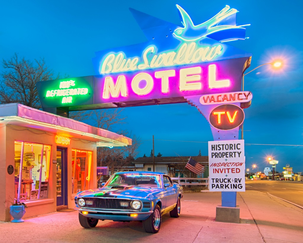 Histórico Blue Swallow Motel, Route 66 jigsaw puzzle in Carros & Motos puzzles on TheJigsawPuzzles.com