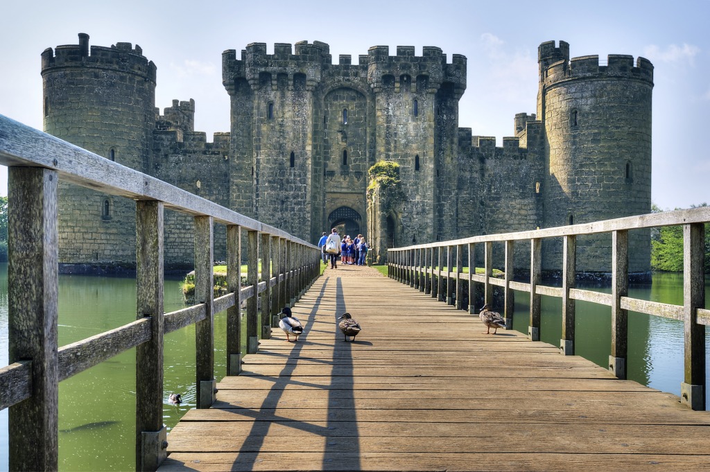 Castelo de Bodiam, Inglaterra jigsaw puzzle in Pontes puzzles on TheJigsawPuzzles.com