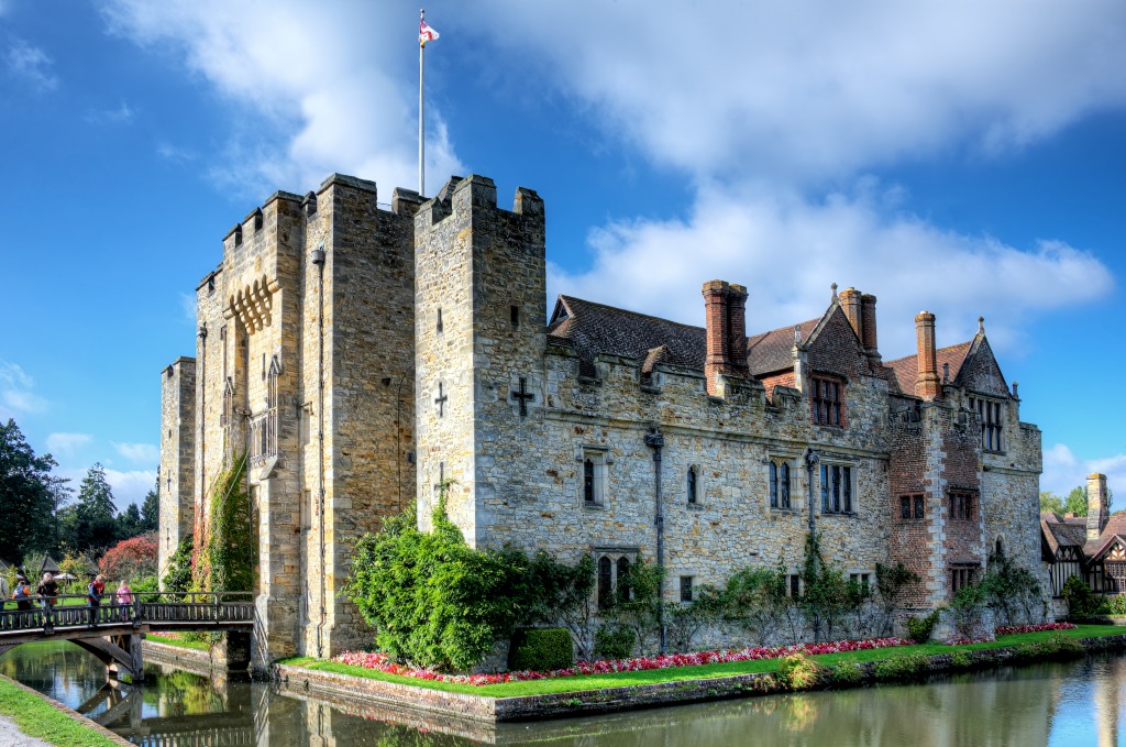 Hever Castle, Kent, England jigsaw puzzle in Castles puzzles on TheJigsawPuzzles.com