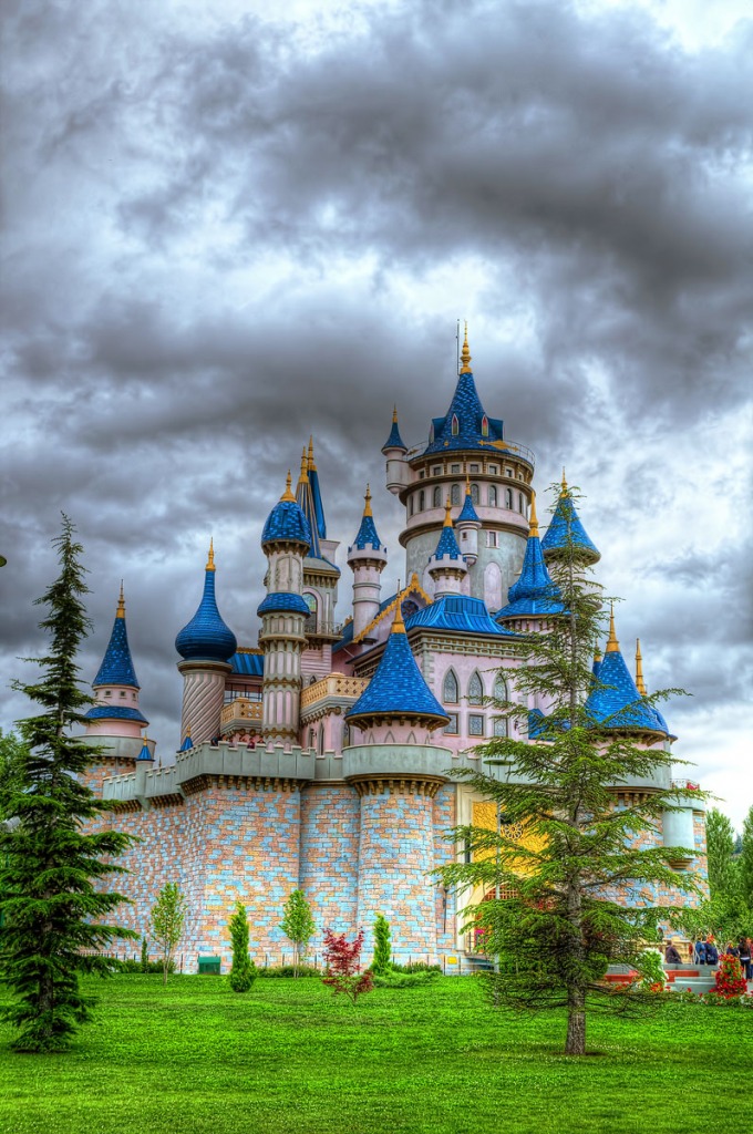 Eskisehir-Masal-Satosu jigsaw puzzle in Saruhan Erim puzzles on TheJigsawPuzzles.com