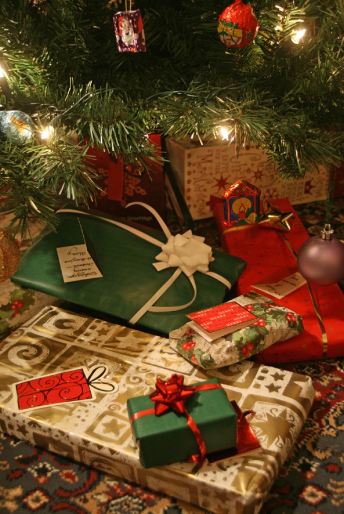 Weihnachtsgeschenke unter dem Baum jigsaw puzzle in Weihnachten & Neujahr puzzles on TheJigsawPuzzles.com