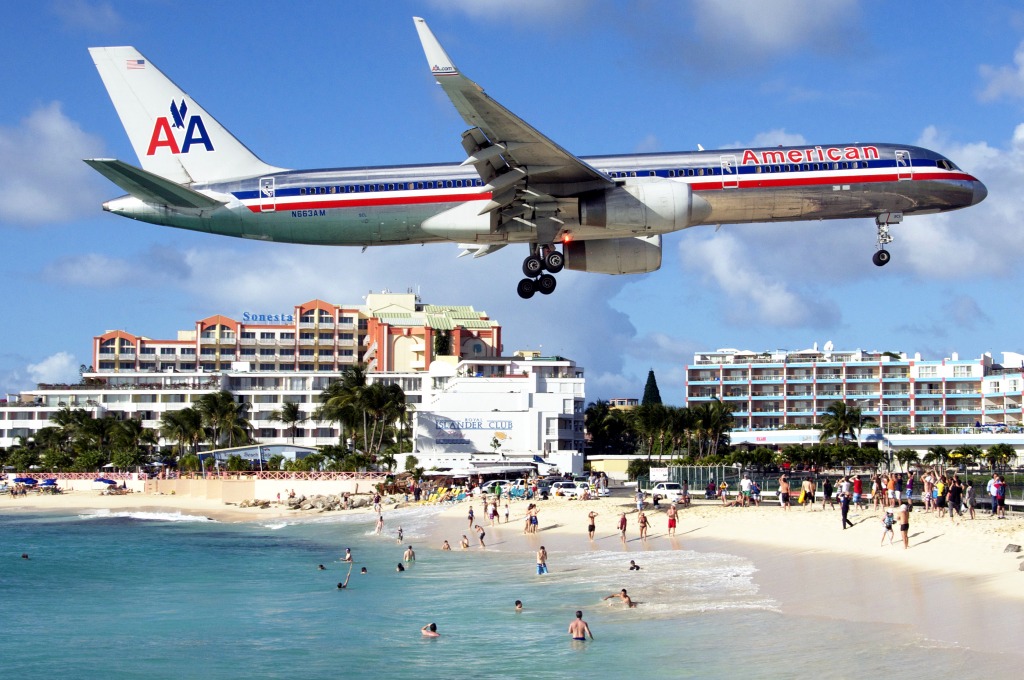 AA Boeing 757-223 over Saint Martin jigsaw puzzle in Aviation puzzles on TheJigsawPuzzles.com