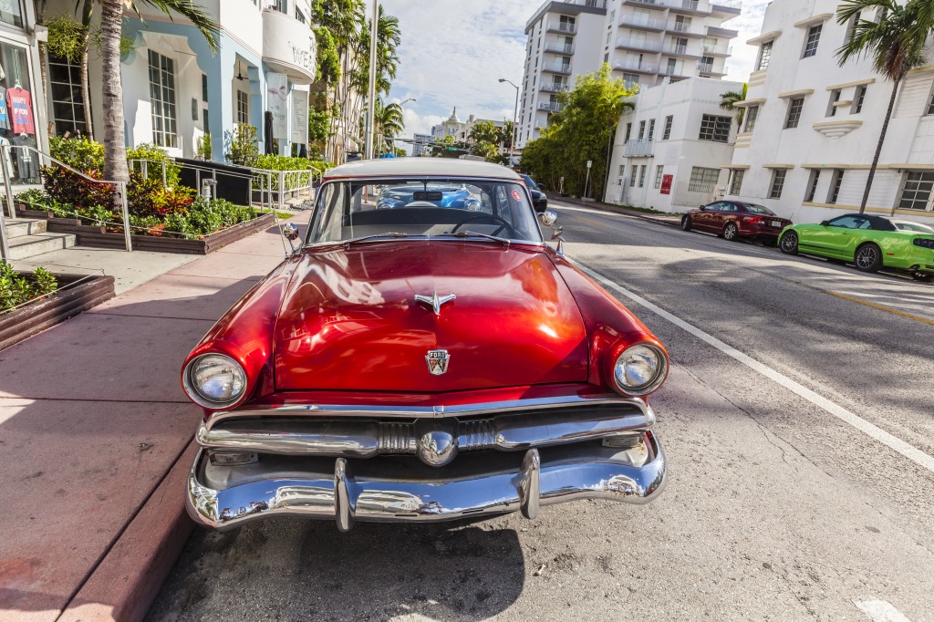 The Art Deco District in Miami jigsaw puzzle in Cars & Bikes puzzles on TheJigsawPuzzles.com