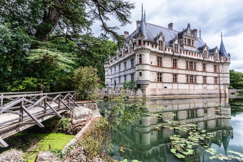 Chateau Azay-le-Rideau, France jigsaw puzzle in Castles puzzles on TheJigsawPuzzles.com