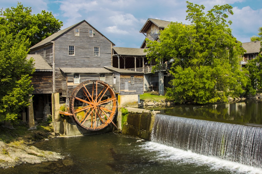 Die Pigeon Forge Mill, Tennessee jigsaw puzzle in Wasserfälle puzzles on TheJigsawPuzzles.com