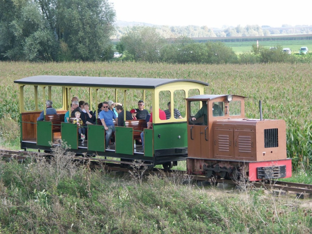 Small track train jigsaw puzzle in Bug Me Not puzzles on TheJigsawPuzzles.com