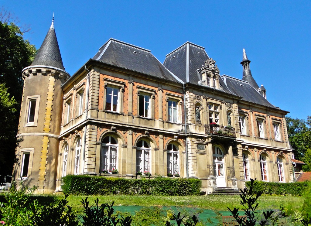 Château de l'Asnée, Lothringen, Frankreich jigsaw puzzle in Schlösser puzzles on TheJigsawPuzzles.com