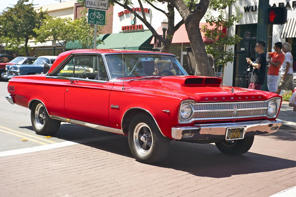 Plymouth Satellite in Montrose CA jigsaw puzzle in Cars & Bikes puzzles on TheJigsawPuzzles.com
