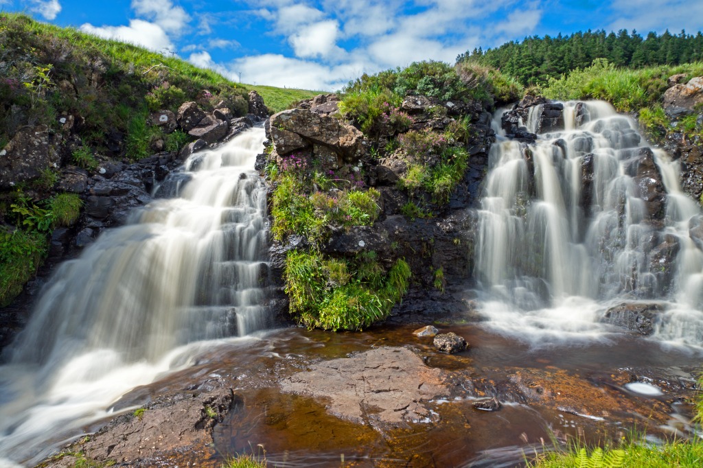 Small Waterfalls in Scotland jigsaw puzzle in Great Sightings puzzles on TheJigsawPuzzles.com
