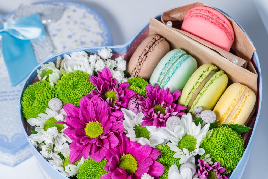 Flowers and Macaroon jigsaw puzzle in Macro puzzles on TheJigsawPuzzles.com