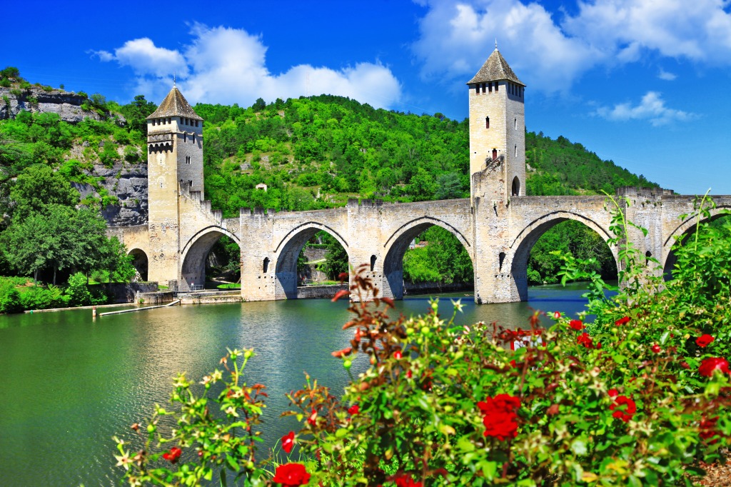Der Pont Valentré, Cahors, Frankreich jigsaw puzzle in Brücken puzzles on TheJigsawPuzzles.com
