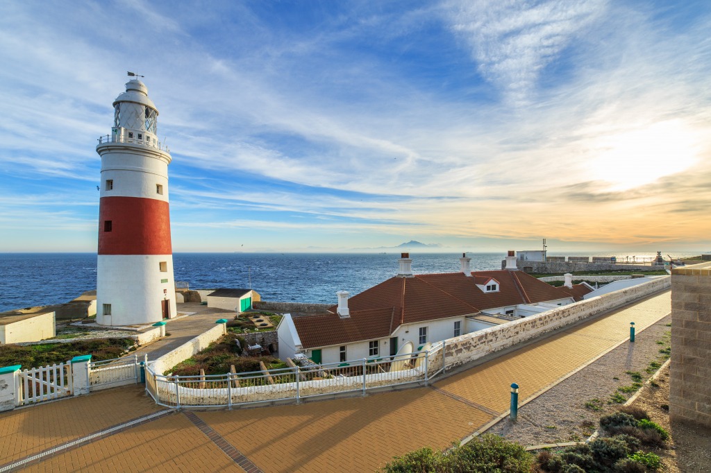 Phare du point d'Europe, Gibraltar jigsaw puzzle in Magnifiques vues puzzles on TheJigsawPuzzles.com