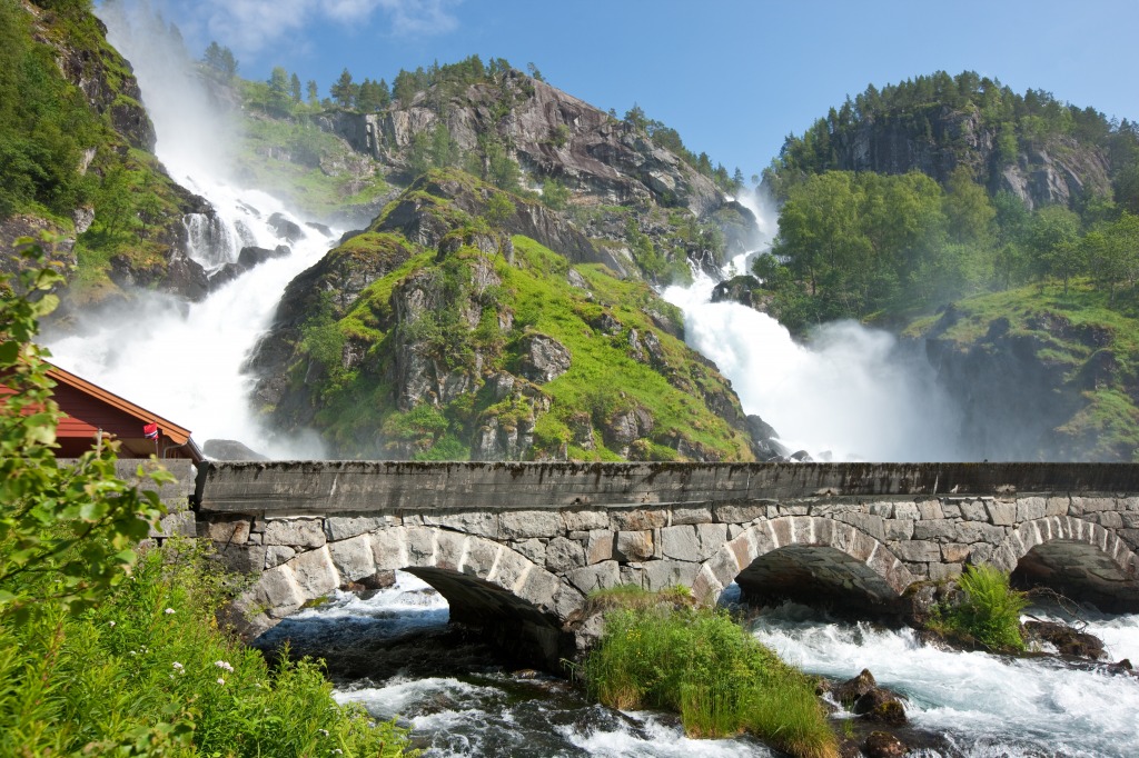 Wasserfall Latefossen, Norwegen jigsaw puzzle in Wasserfälle puzzles on TheJigsawPuzzles.com