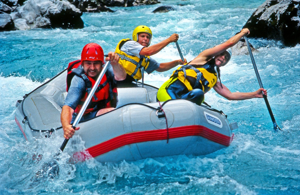 Rafting en Slovénie jigsaw puzzle in Personnes puzzles on TheJigsawPuzzles.com