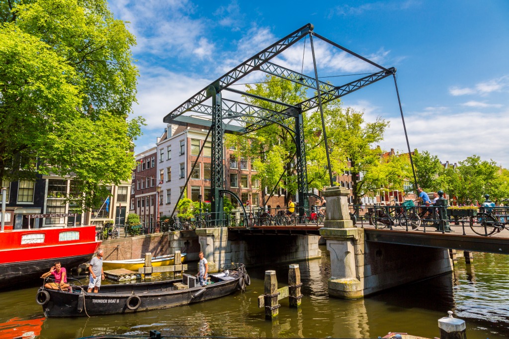 Канал и мост в Амстердаме jigsaw puzzle in Мосты puzzles on TheJigsawPuzzles.com