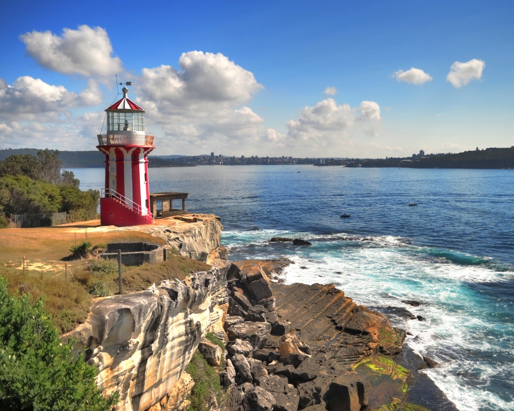 Phare dominant la mer jigsaw puzzle in Magnifiques vues puzzles on TheJigsawPuzzles.com