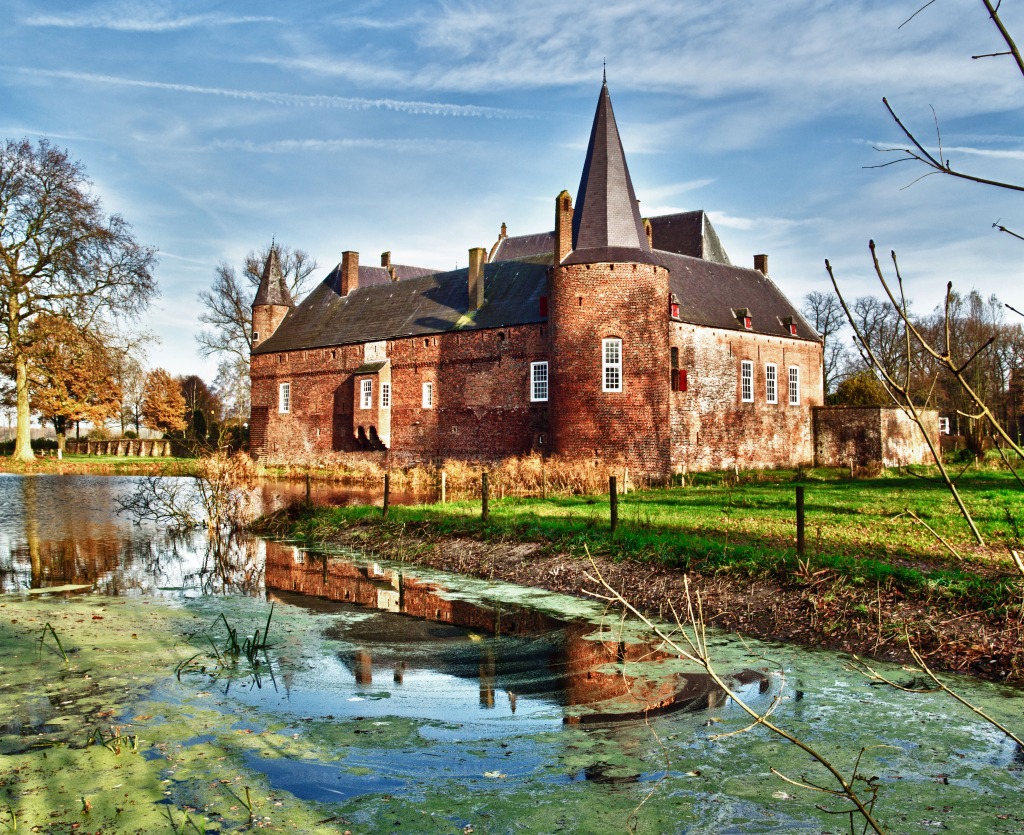 Hernen Castle, Netherlands jigsaw puzzle in Castles puzzles on TheJigsawPuzzles.com