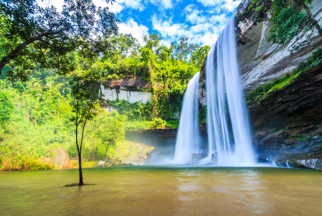 Huai Luang Wasserfall, Thailand jigsaw puzzle in Wasserfälle puzzles on TheJigsawPuzzles.com