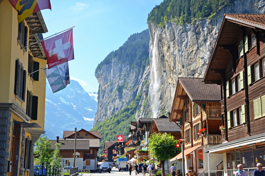 Lauterbrunnen and the Staubbach Falls jigsaw puzzle in Waterfalls puzzles on TheJigsawPuzzles.com