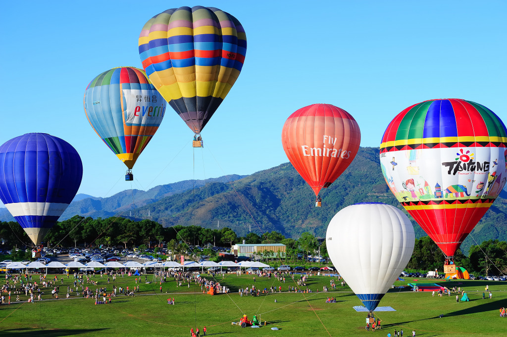 Hot Air Balloon Show in Taiwan jigsaw puzzle in Aviation puzzles on TheJigsawPuzzles.com