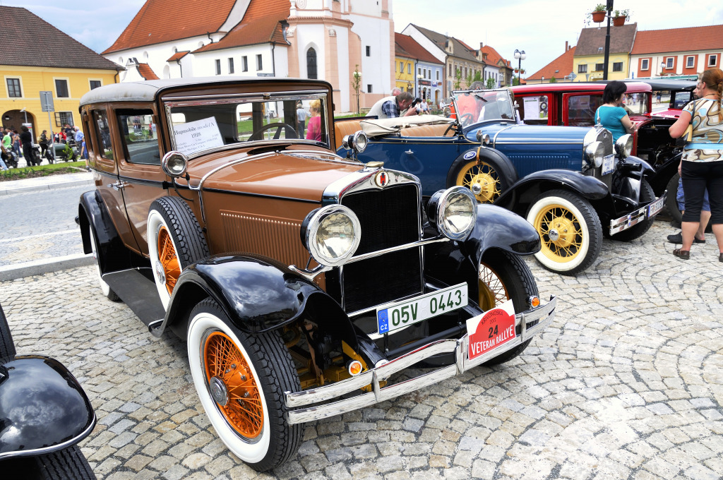1928 Hupmobile A in Tschechien jigsaw puzzle in Autos & Motorräder puzzles on TheJigsawPuzzles.com