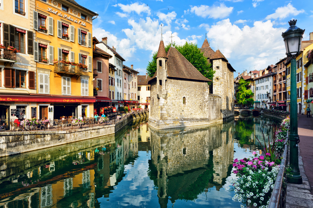 Annecy Old Town, France jigsaw puzzle in Castles puzzles on TheJigsawPuzzles.com