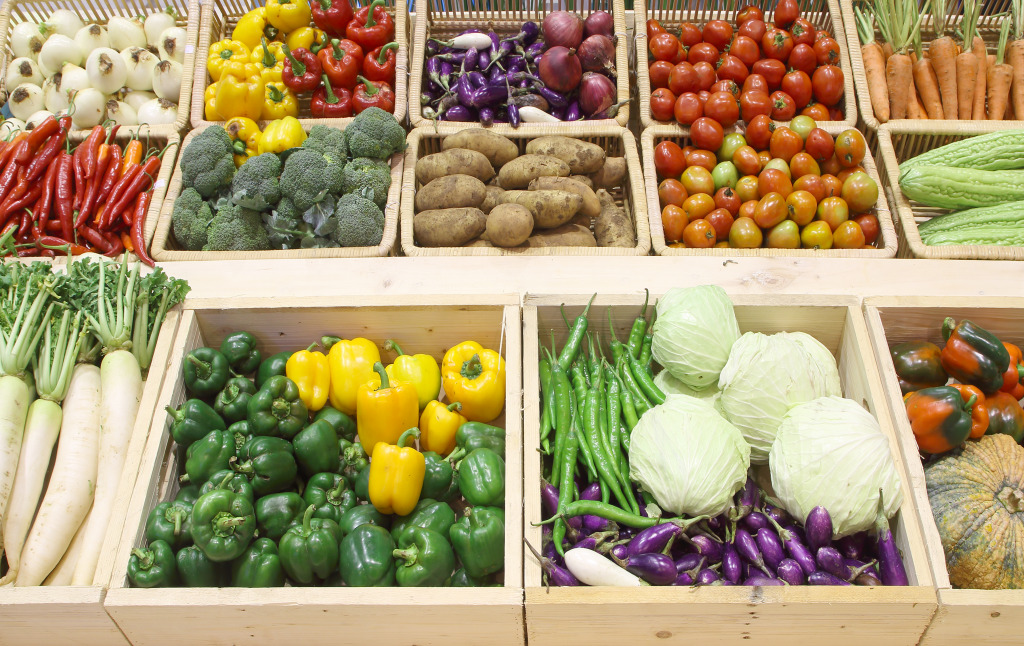 Légumes frais au marché jigsaw puzzle in Fruits & Légumes puzzles on TheJigsawPuzzles.com