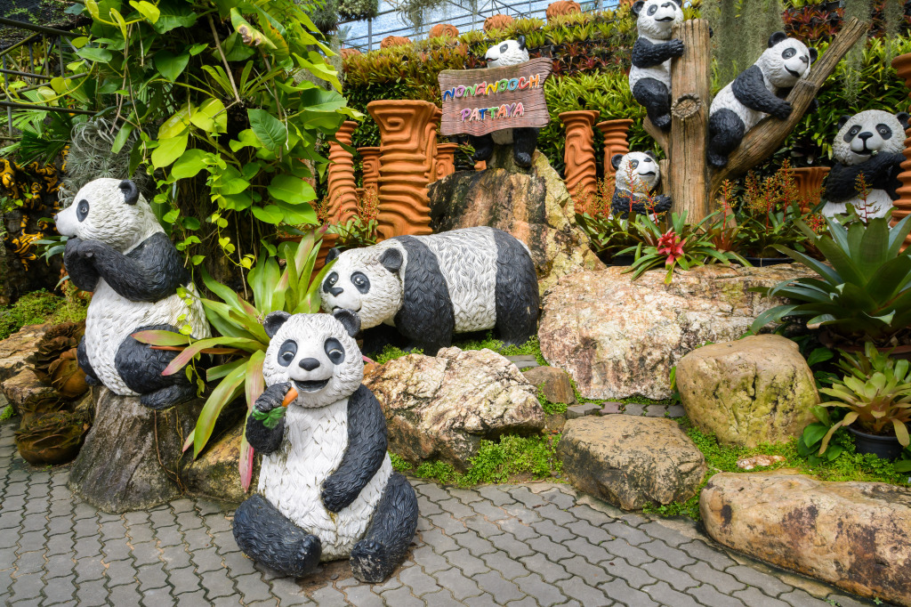 Panda Statuen in Pattaya, Thailand jigsaw puzzle in Tiere puzzles on TheJigsawPuzzles.com