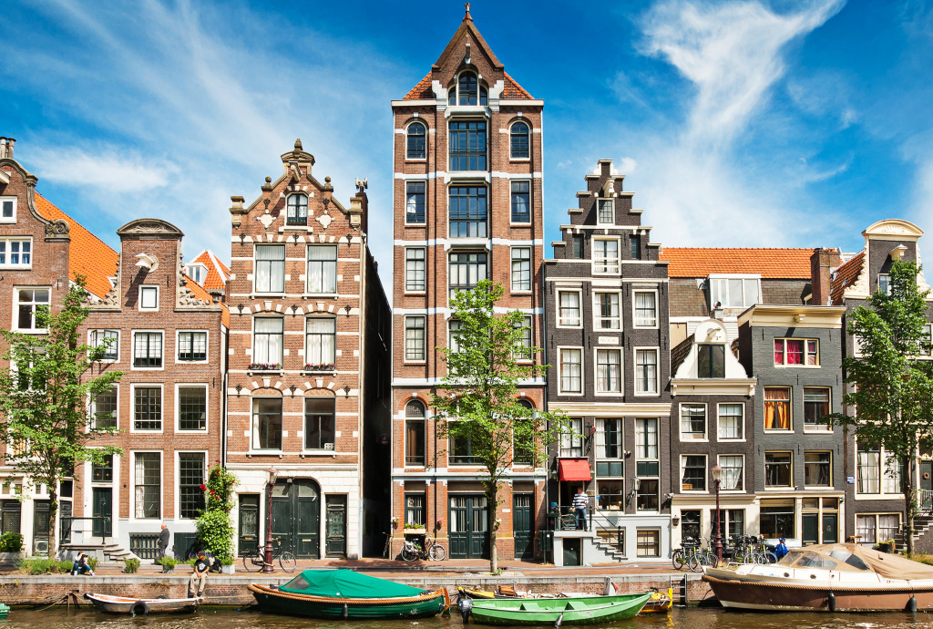 Typische Häuser und Kanäle in Amsterdam jigsaw puzzle in Straßenansicht puzzles on TheJigsawPuzzles.com