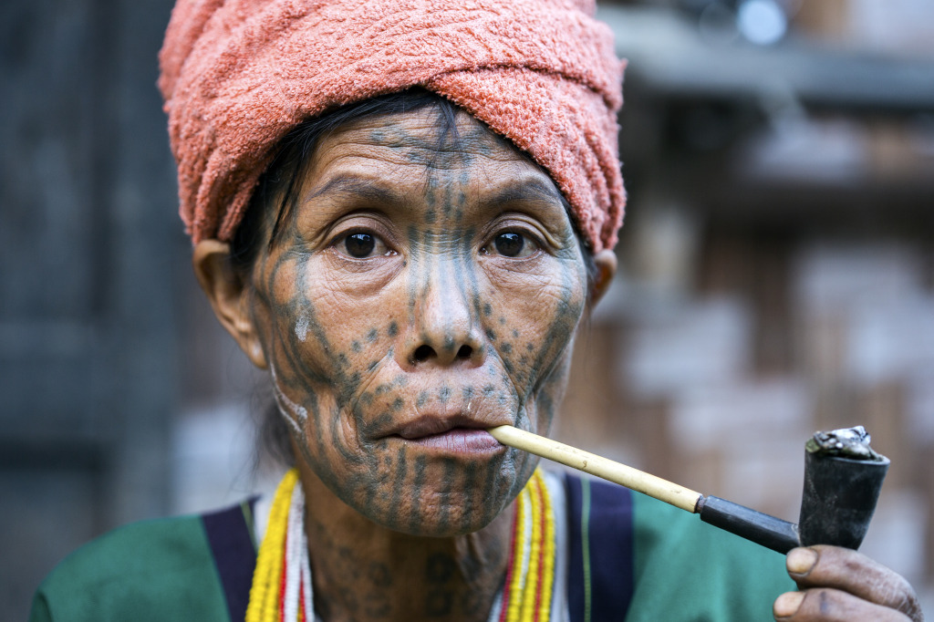 Muun Tribe Woman in Myanmar jigsaw puzzle in People puzzles on TheJigsawPuzzles.com