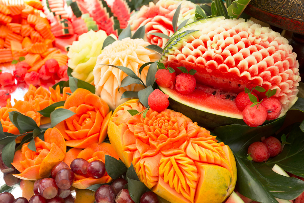 Sculpture sur fruits jigsaw puzzle in Fruits & Légumes puzzles on TheJigsawPuzzles.com