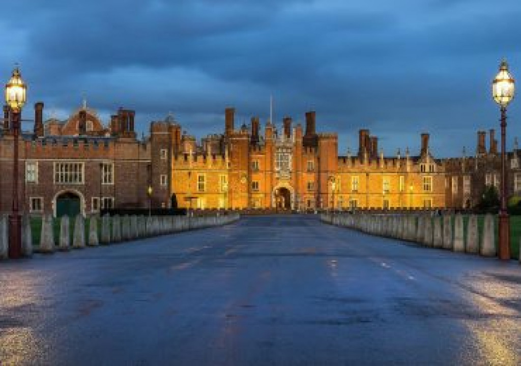 HAMPTON-COURT-PALACE London jigsaw puzzle in mark james puzzles on TheJigsawPuzzles.com