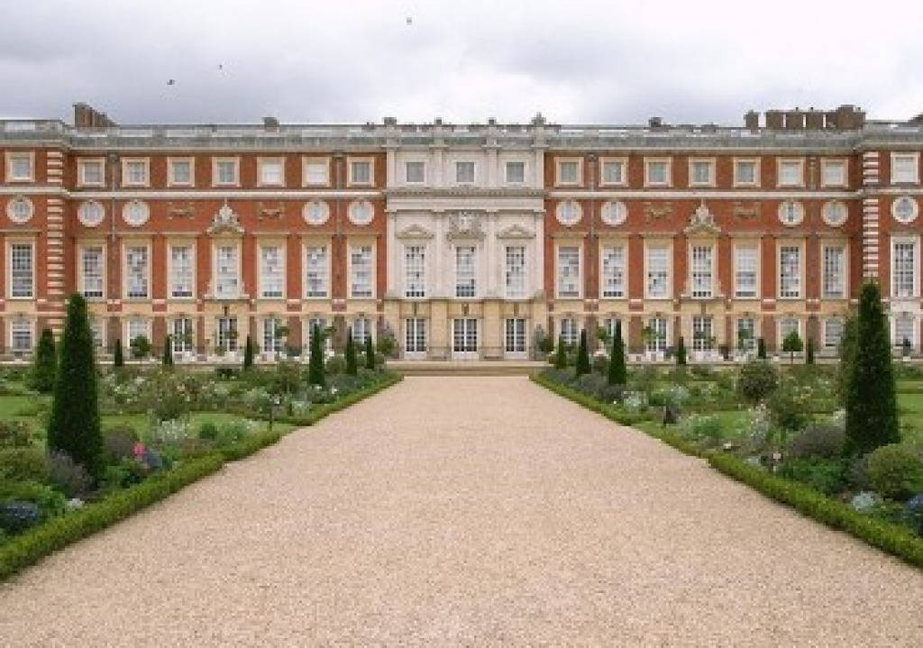 HamptonCourt-gardenside, London jigsaw puzzle in mark james puzzles on TheJigsawPuzzles.com
