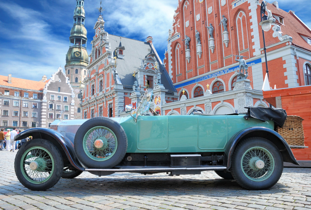 Antique Rolls Royce in Riga, Latvia jigsaw puzzle in Cars & Bikes puzzles on TheJigsawPuzzles.com