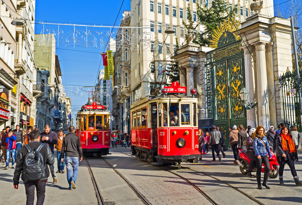 Красные трамваи в Стамбуле, Турция jigsaw puzzle in Автомобили и Мотоциклы puzzles on TheJigsawPuzzles.com
