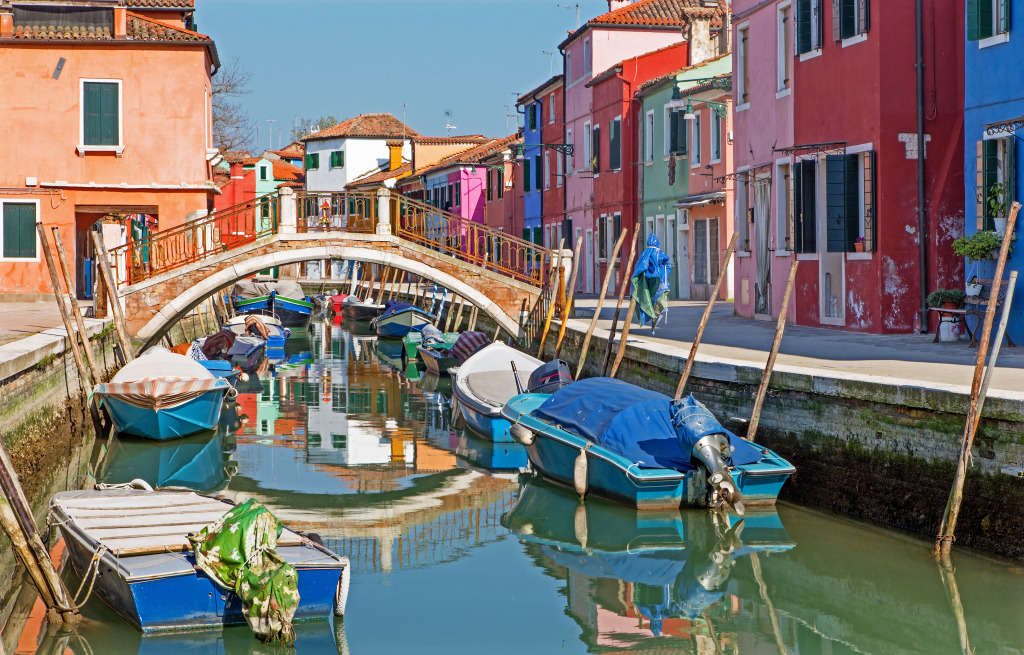 Canals of Burano Island, Venice jigsaw puzzle in Bridges puzzles on TheJigsawPuzzles.com
