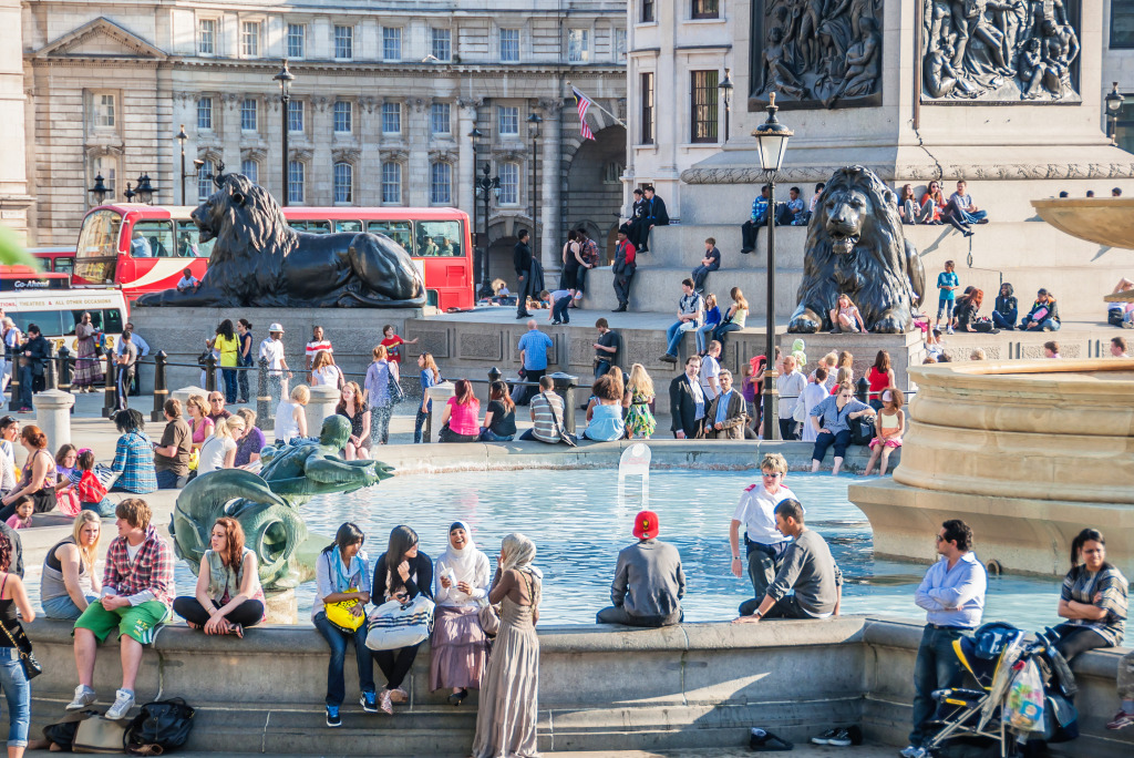 Crowded Trafalgar Square, London jigsaw puzzle in People puzzles on TheJigsawPuzzles.com