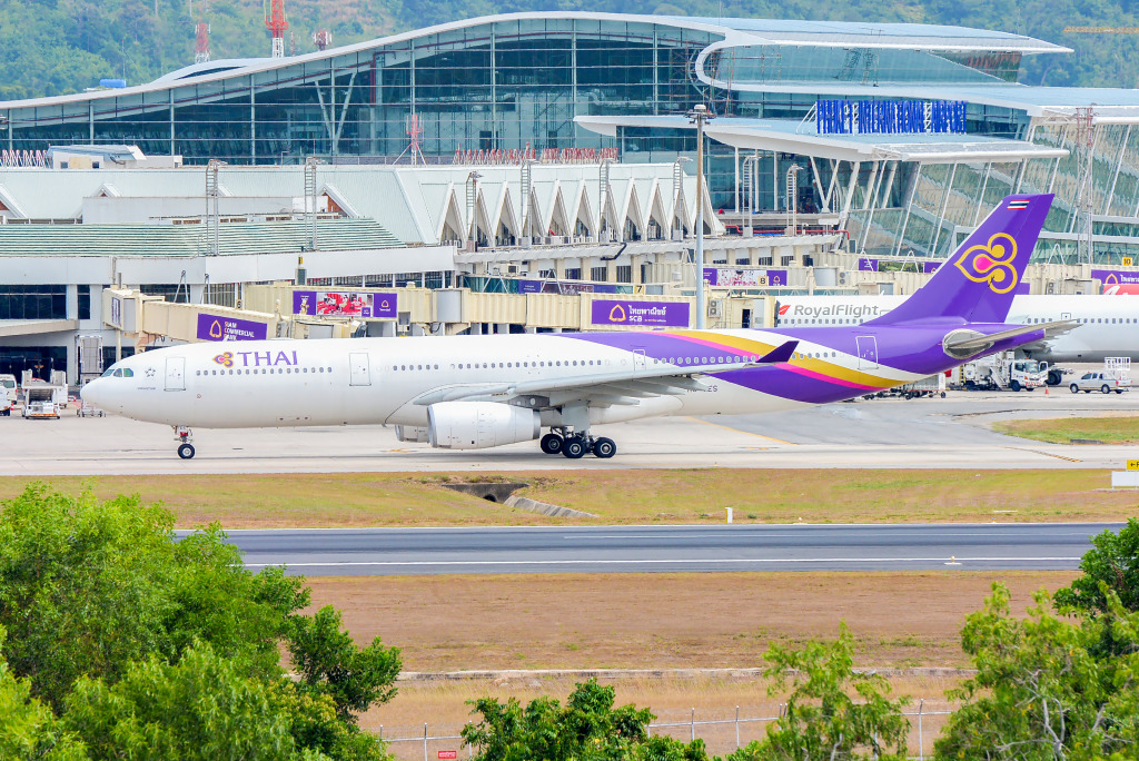 Thai Airways Airbus A330 in Phuket jigsaw puzzle in Aviation puzzles on TheJigsawPuzzles.com