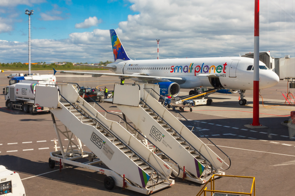 Small Planet Airlines jigsaw puzzle in Aviation puzzles on TheJigsawPuzzles.com