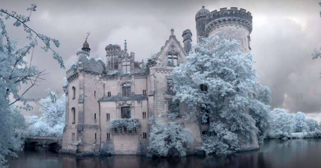 Abandoned Castle jigsaw puzzle in Linda Campbell puzzles on TheJigsawPuzzles.com