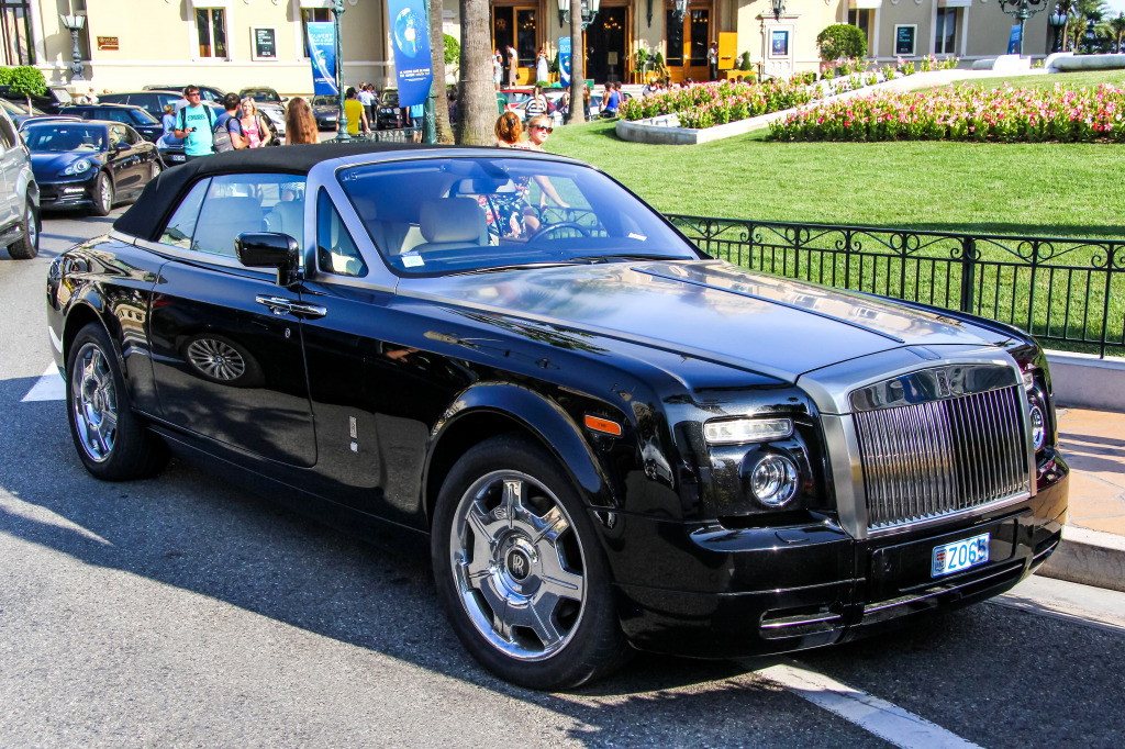 Rolls-Royce Phantom in Monte Carlo jigsaw puzzle in Cars & Bikes puzzles on TheJigsawPuzzles.com