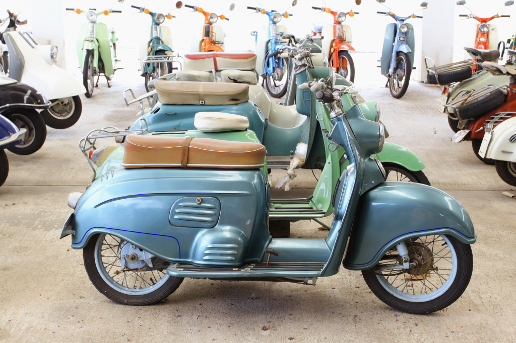 Vintage Classic Scooters jigsaw puzzle in Cars & Bikes puzzles on TheJigsawPuzzles.com