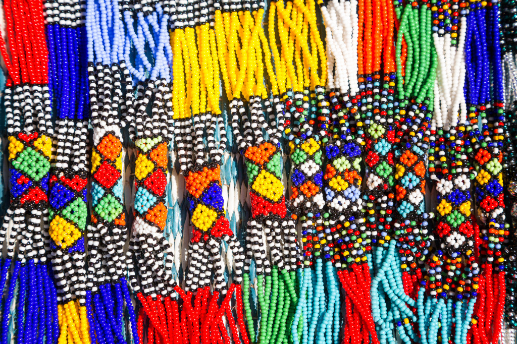 Afrikanische Stammes-Halsketten jigsaw puzzle in Handgemacht puzzles on TheJigsawPuzzles.com