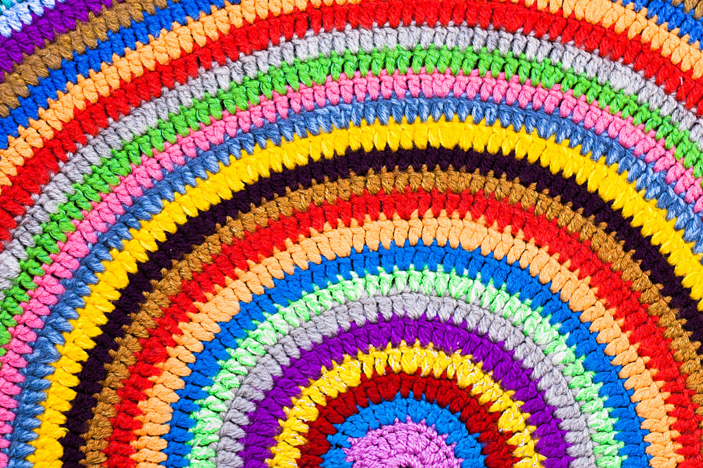 Многоцветный вязаный ковер jigsaw puzzle in Рукоделие puzzles on TheJigsawPuzzles.com