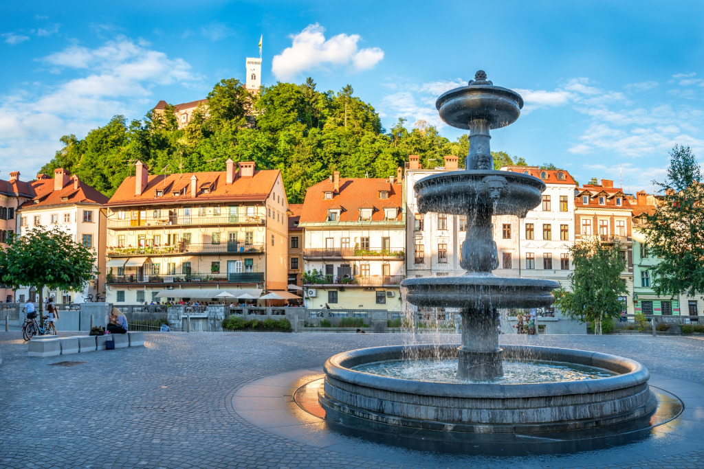 Fountain and Castle in Ljubljana, Slovenia jigsaw puzzle in Waterfalls puzzles on TheJigsawPuzzles.com