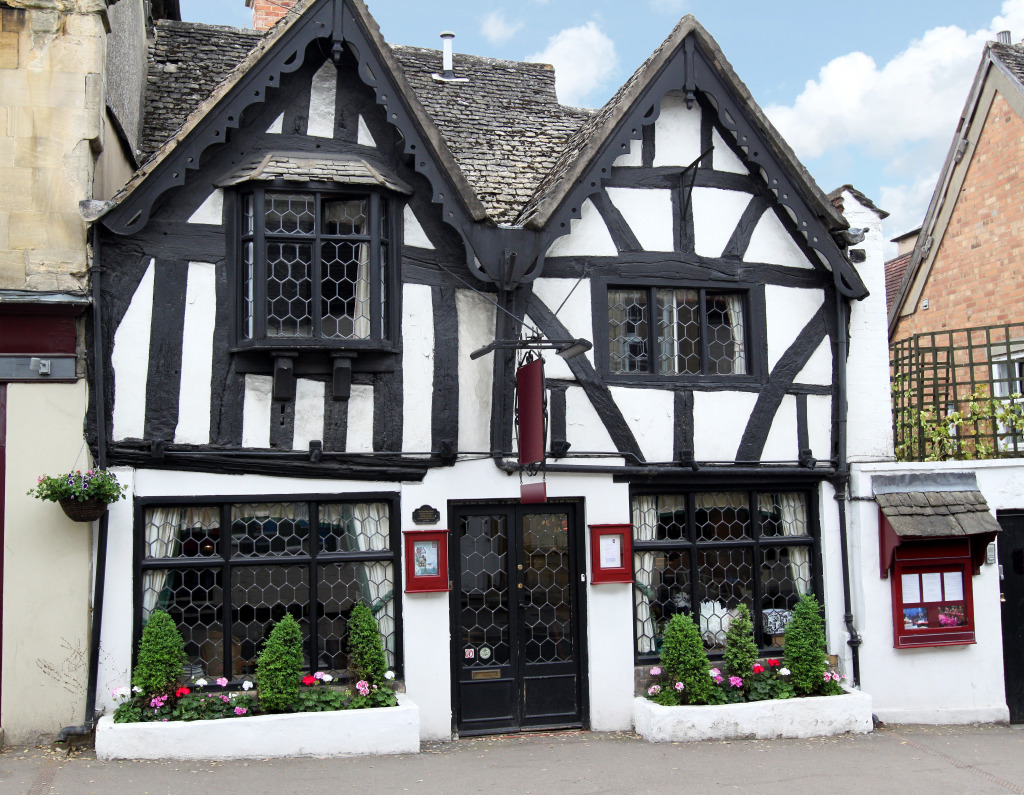 Charming English Cottage jigsaw puzzle in Street View puzzles on TheJigsawPuzzles.com