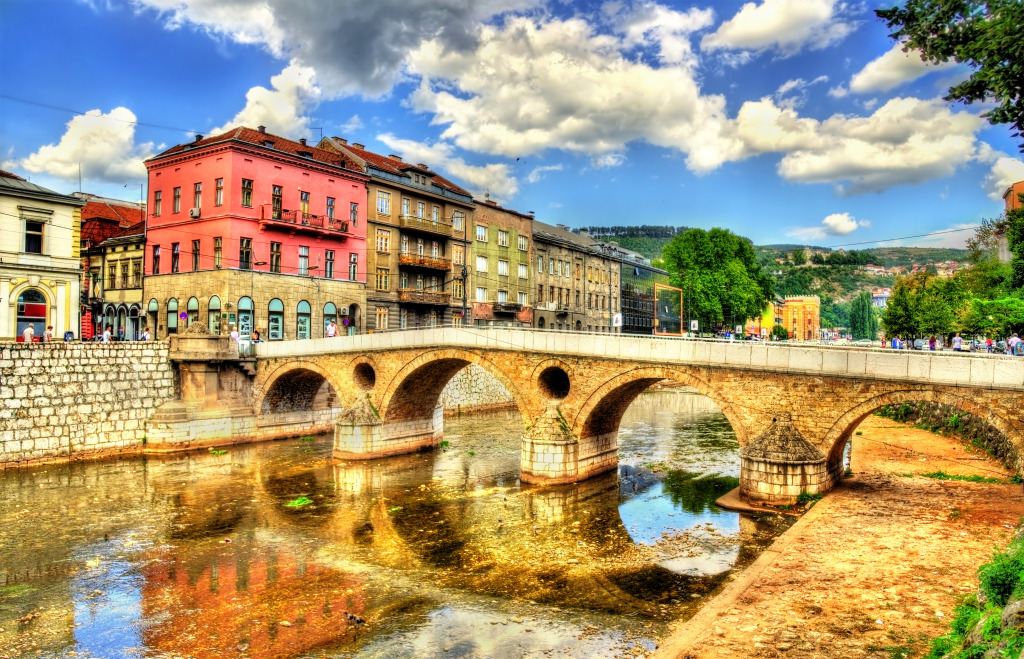 Ponte Latim em Sarajevo, Bósnia jigsaw puzzle in Pontes puzzles on TheJigsawPuzzles.com