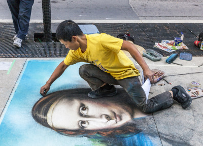 Street Artist draws Mona Lisa jigsaw puzzle in People puzzles on ...